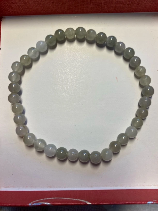 小米珠圆珠卡5.5左右有纹裂，随机发货介意的，追求完美慎拍