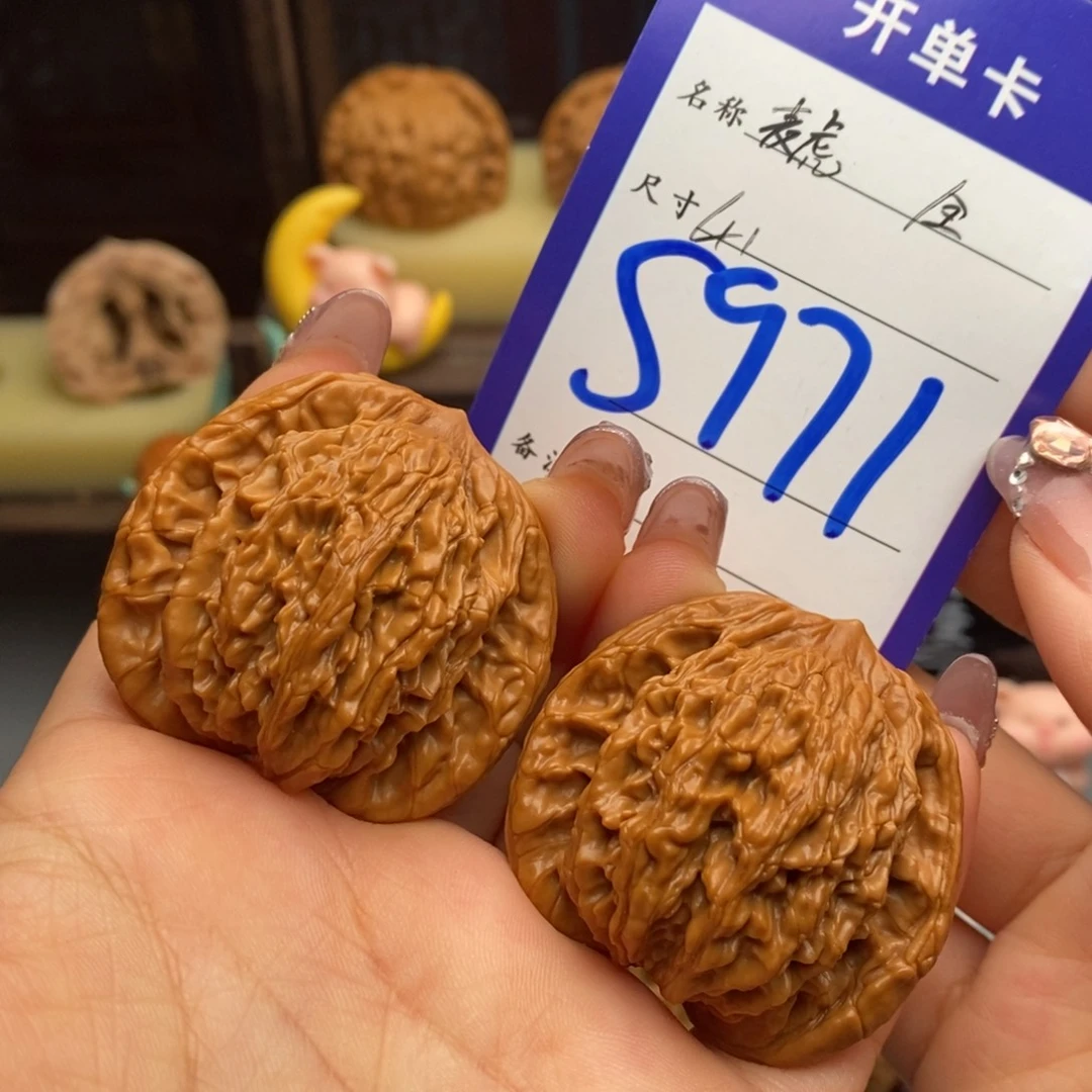 文玩核桃吊坠麦虎