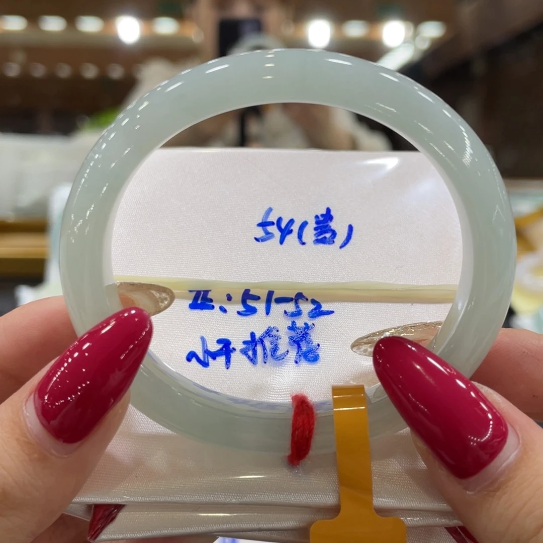 翡翠手镯未镶嵌翡翠