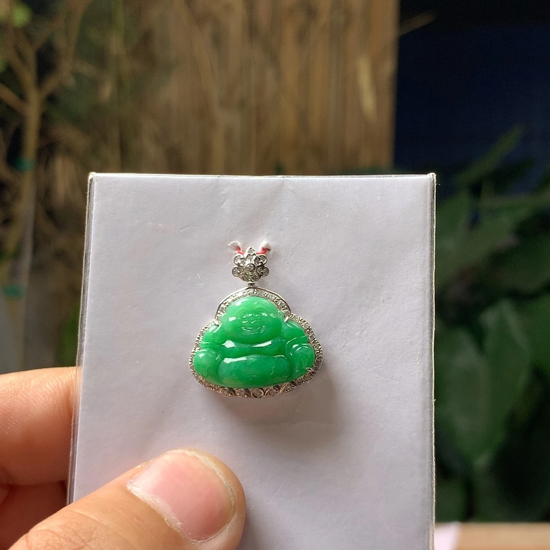 翡翠18K金镶嵌颈饰佛公
