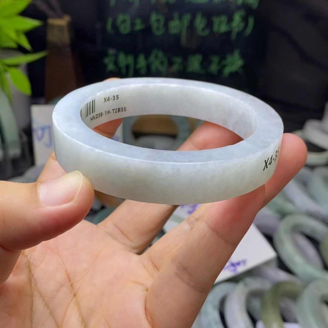 定制翡翠未镶嵌手镯