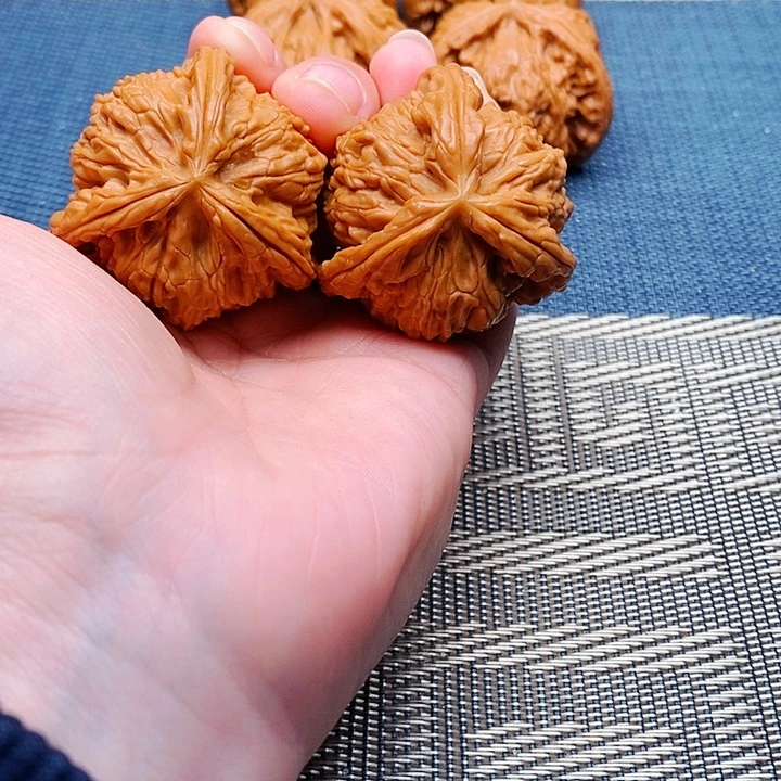 ****Z吊坠文玩核桃三棱