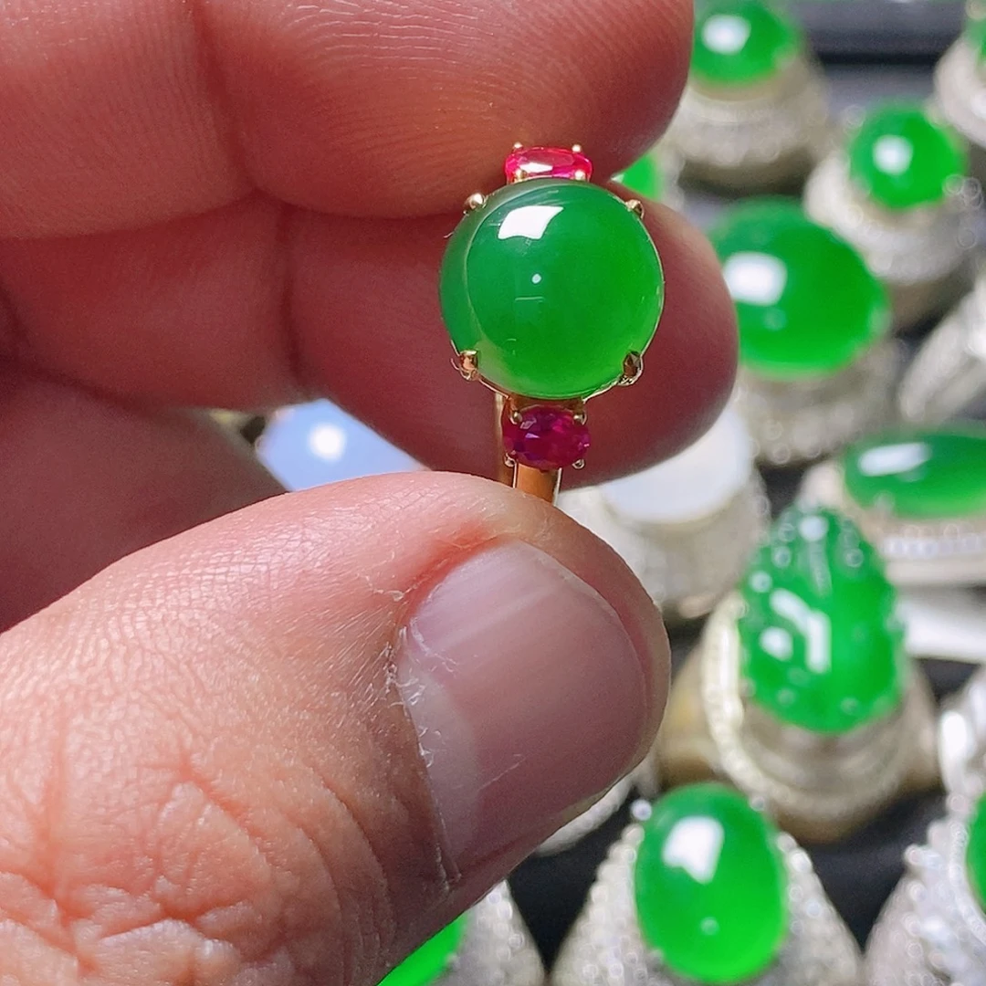 翡翠18K金镶嵌颈饰