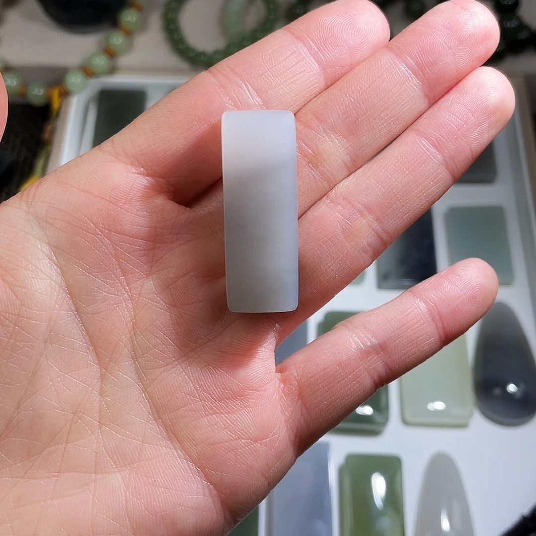 郁****和田玉未镶嵌颈饰