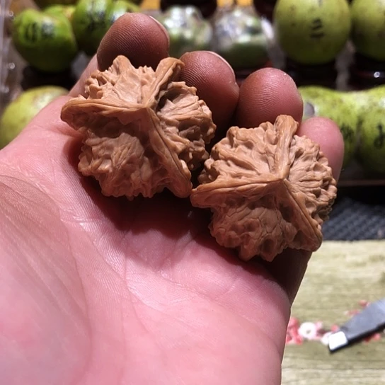 阳***园桃核吊坠核桃核桃