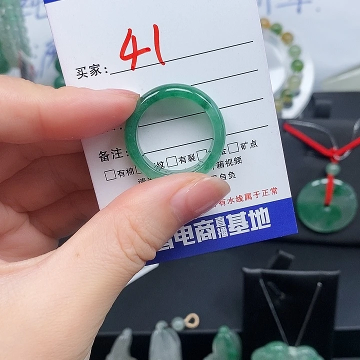 石英质玉（非洲翠）未镶嵌戒指