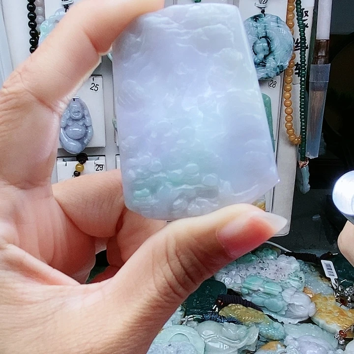颈饰足铂镶嵌翡翠翡翠