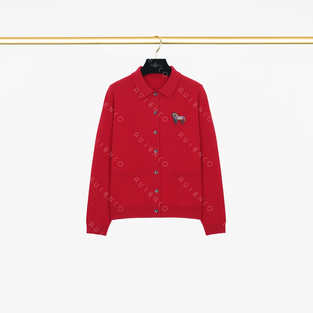 我是摩羯 迎春红开衫 100新疆天山羊绒小翻领双兜刺绣针织开衫