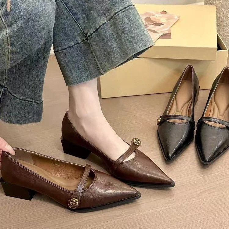 尖头一字带浅口小皮鞋女2025年春秋季复古舒适百搭平底单鞋气质