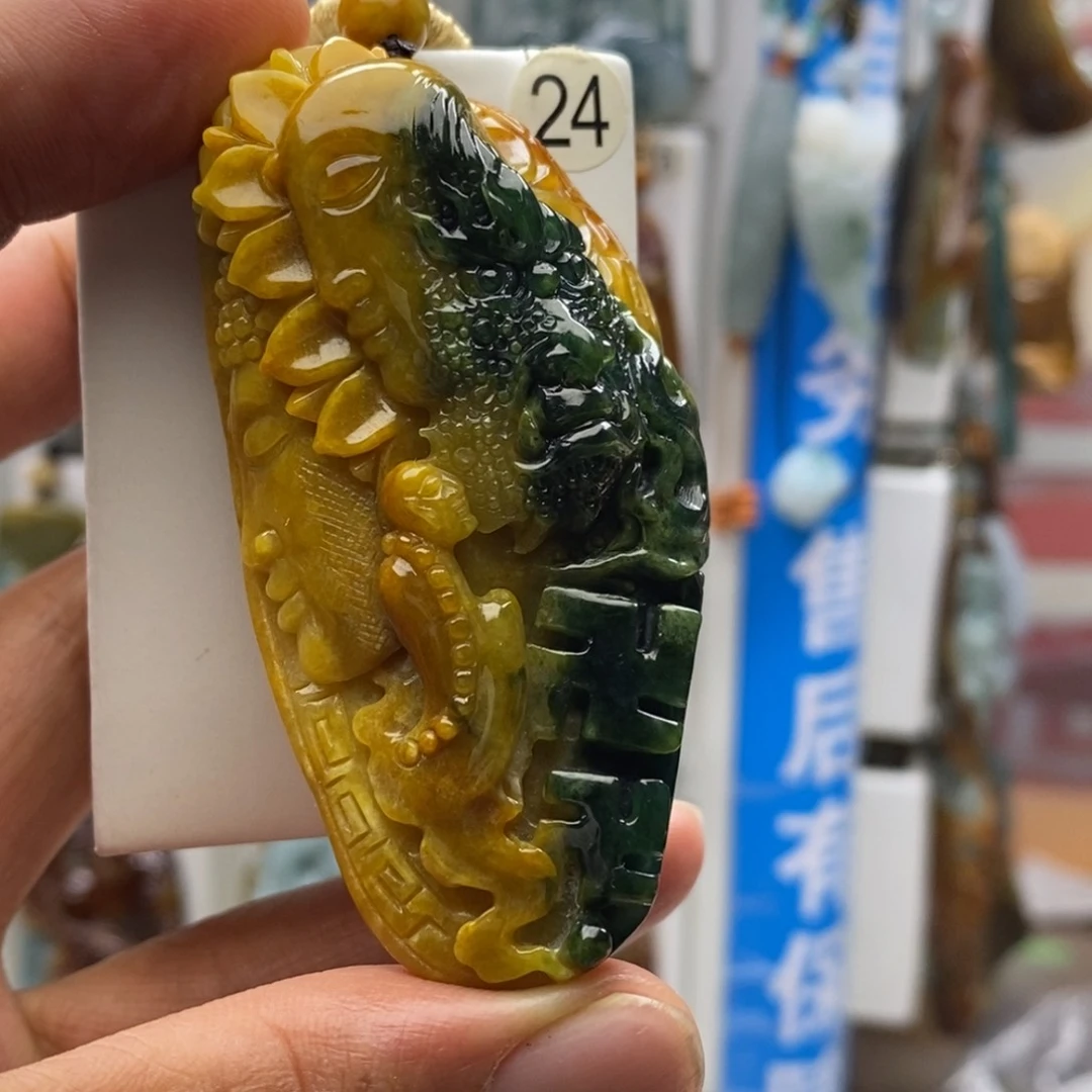 翡翠颈饰未镶嵌天**德佛