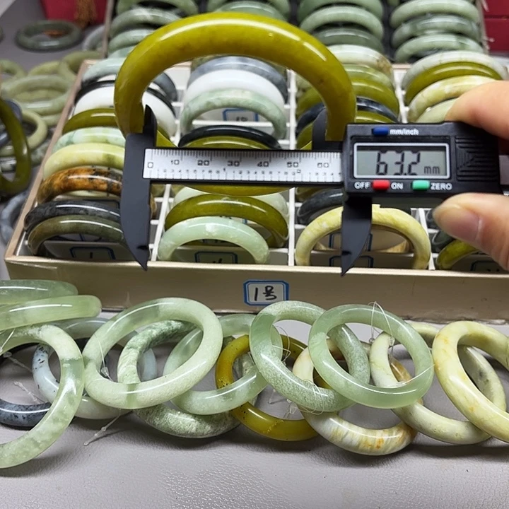 蛇纹石玉未镶嵌手镯10