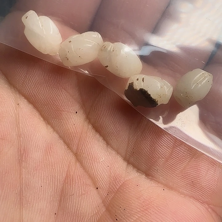 和田玉颈饰未镶嵌笑**湖