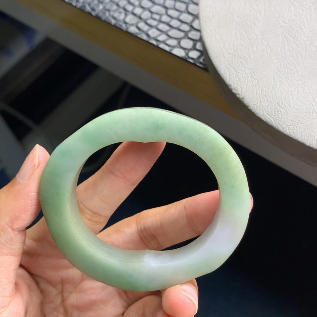 定制翡翠未镶嵌翡翠手镯
