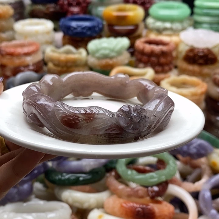 石英岩玉未镶嵌手镯圈口64