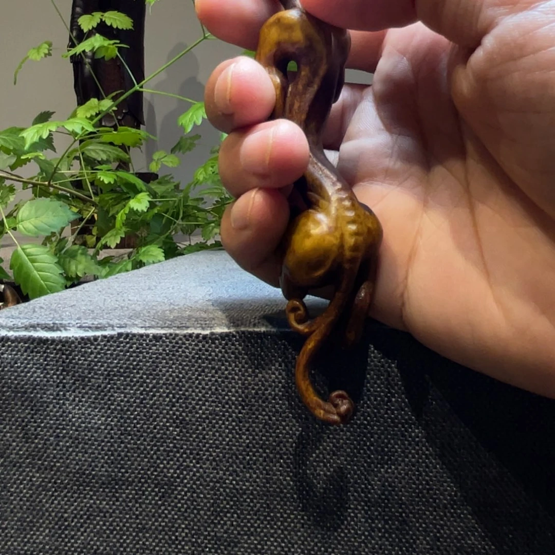 厉***批香榧木木雕艺术的艺术品在