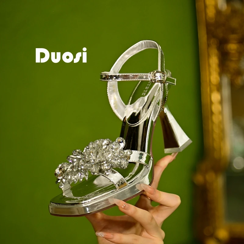 【DUOSI】9cm水钻一字扣时装凉鞋女细跟配裙子宴会鞋高跟鞋C6572