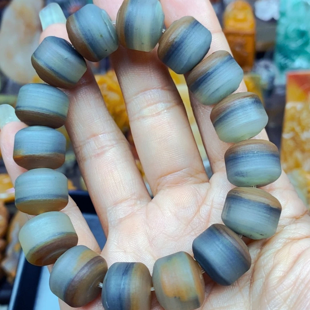 石英质玉（黄龙玉）未镶嵌颈饰