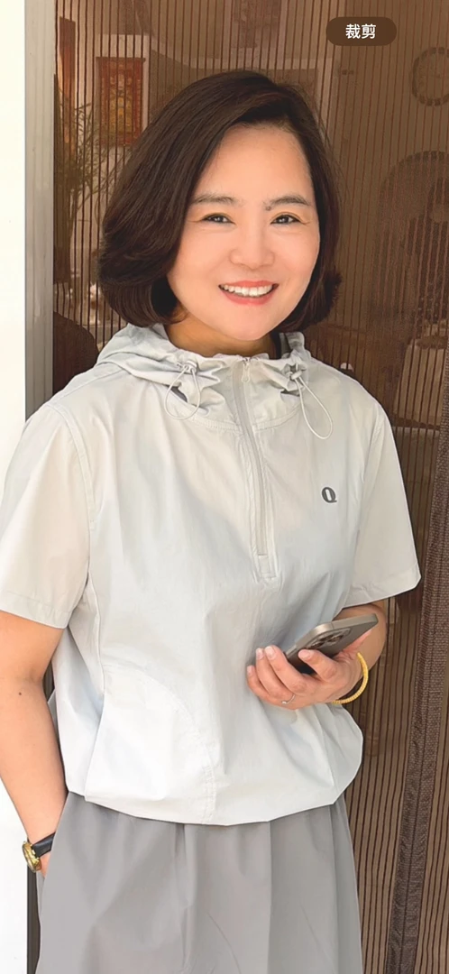 连帽字母宽松型短款透气薄款T恤女款上衣