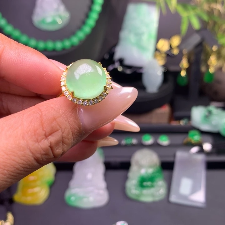 翡翠未镶嵌吊坠(赠链)