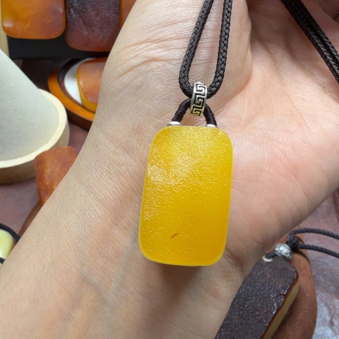 未镶嵌吊坠(赠链)琥珀