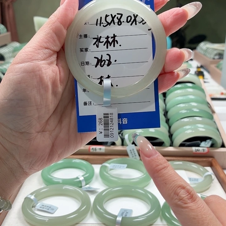 水****未镶嵌手镯石英岩玉