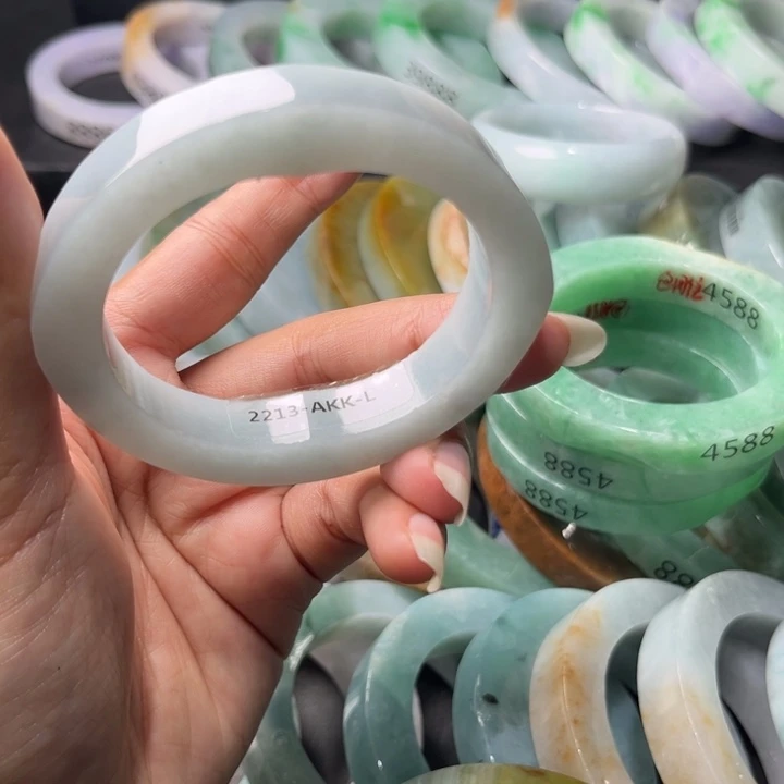 定制翡翠未镶嵌手镯