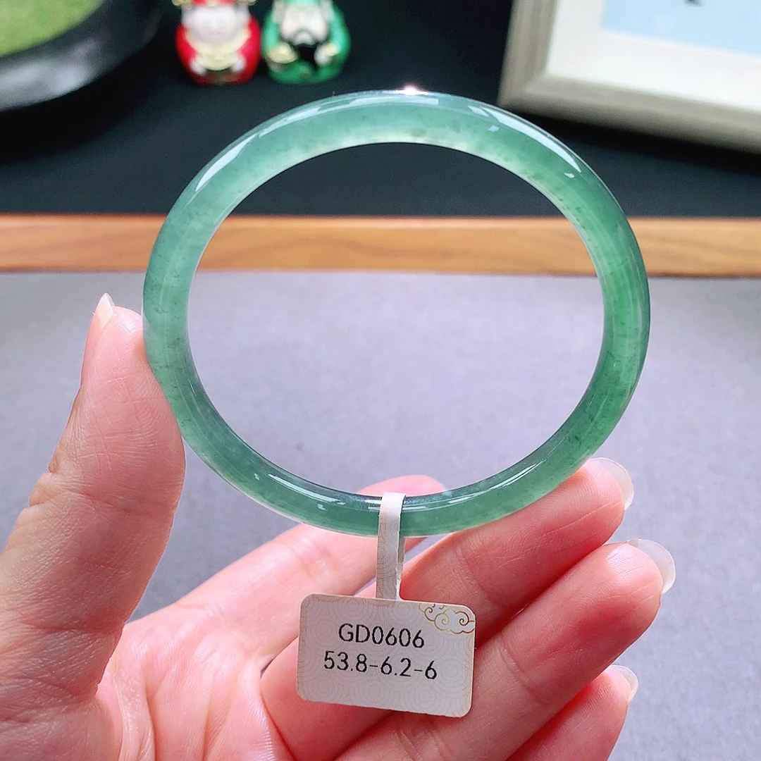 翡翠手镯未镶嵌天然翡翠手镯