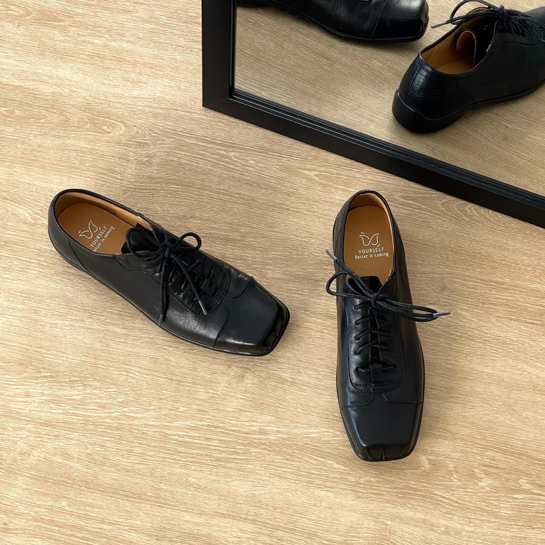 HUSSLOVE 头层水洗牛皮·跟高2.5CM·复古老钱风方头系带休闲单鞋