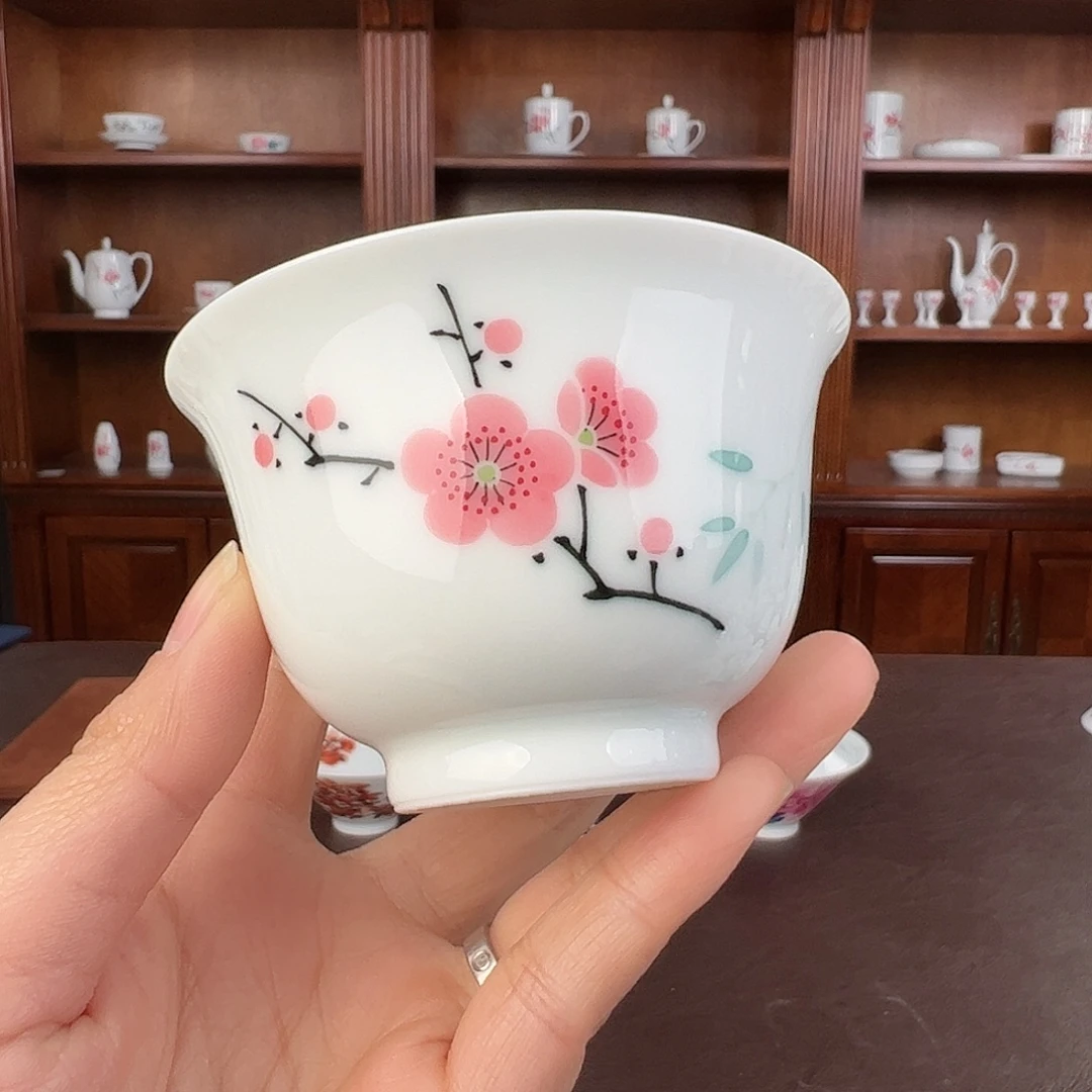 瓷玉泥红梅撇口杯