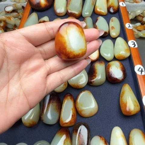 和田玉颈饰未镶嵌一**安