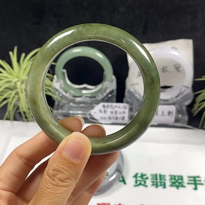 未镶嵌手镯翡翠92号。55.5圈