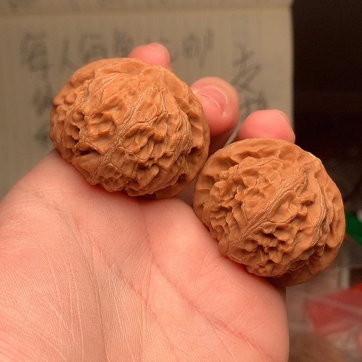 41尺寸瑕疵宫灯文玩核桃