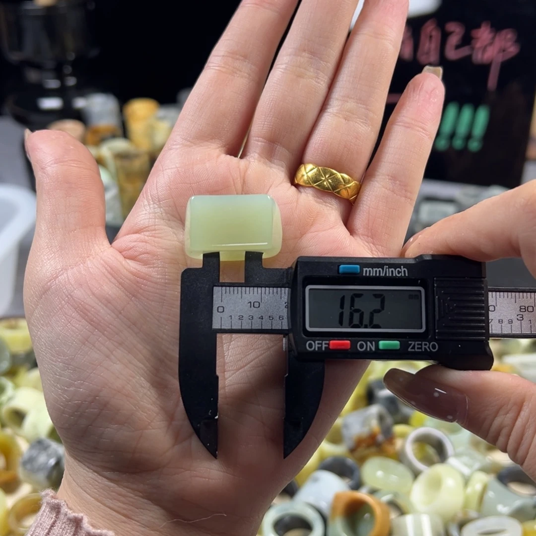 蛇纹石玉未镶嵌戒指