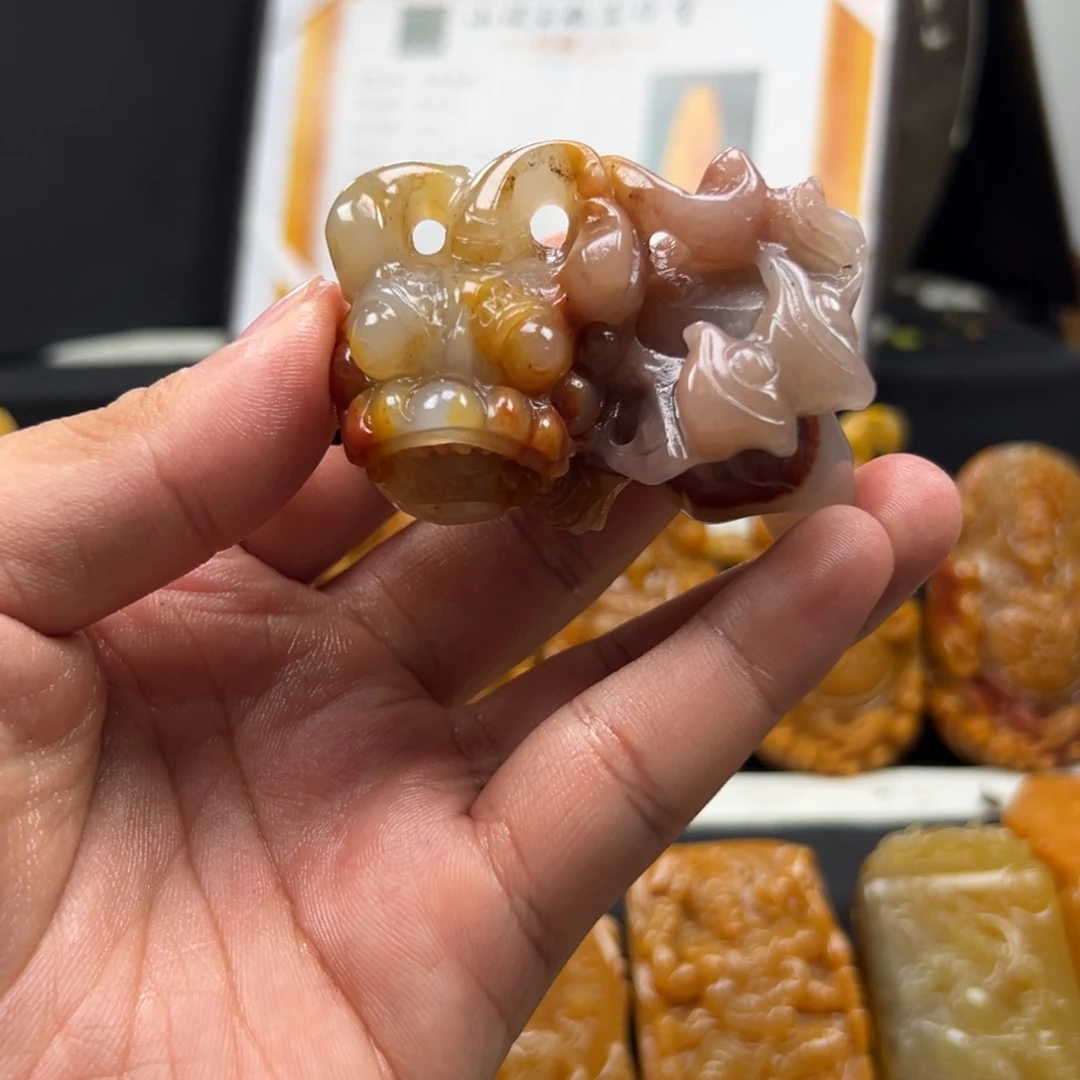 未镶嵌石英质玉（黄龙玉）多样性发货，发其一