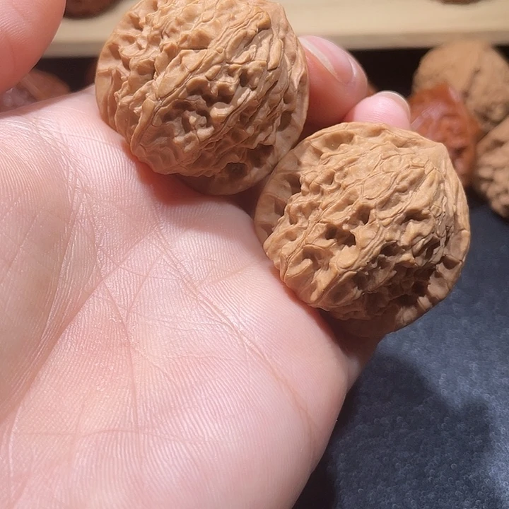 把件文玩核桃野生红豆