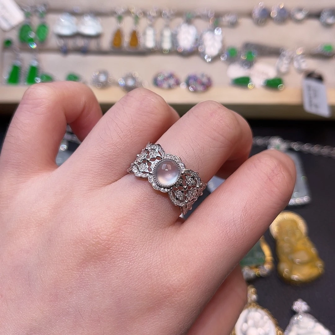 翡翠18K金镶嵌戒指蛋面