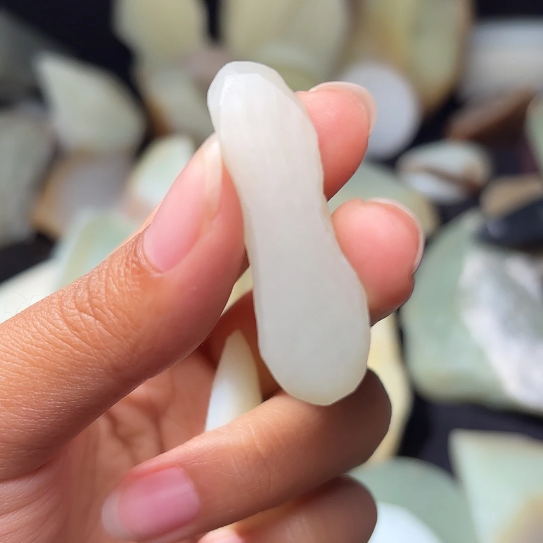 晓***己和田玉（糖玉）未镶嵌珠宝半成品