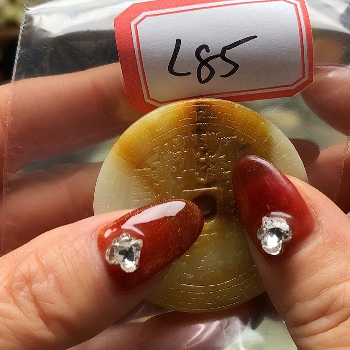 易***师蛇纹石玉未镶嵌颈饰