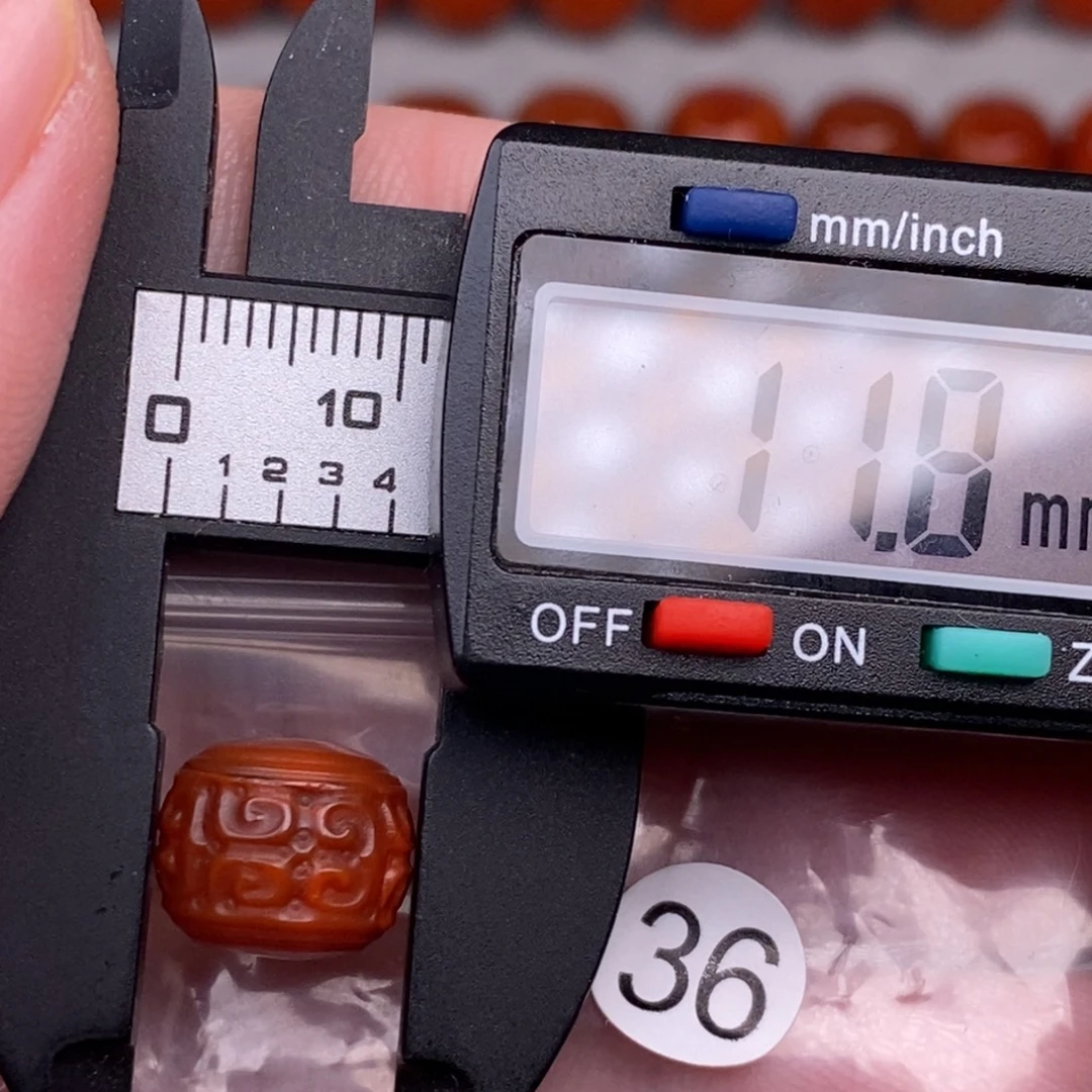 南红玛瑙未镶嵌配饰有瑕疵