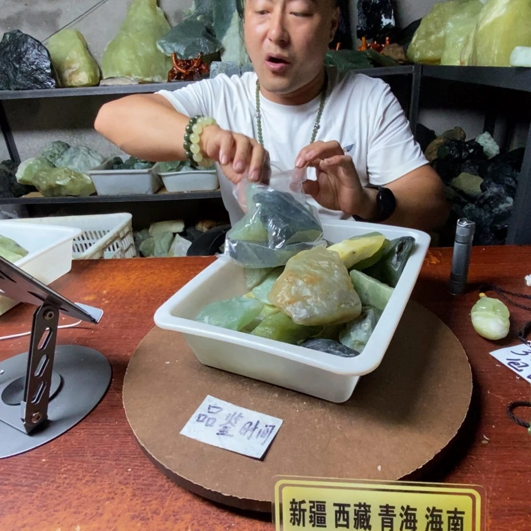 蛇纹石玉未镶嵌岫玉鱼缸石随机发