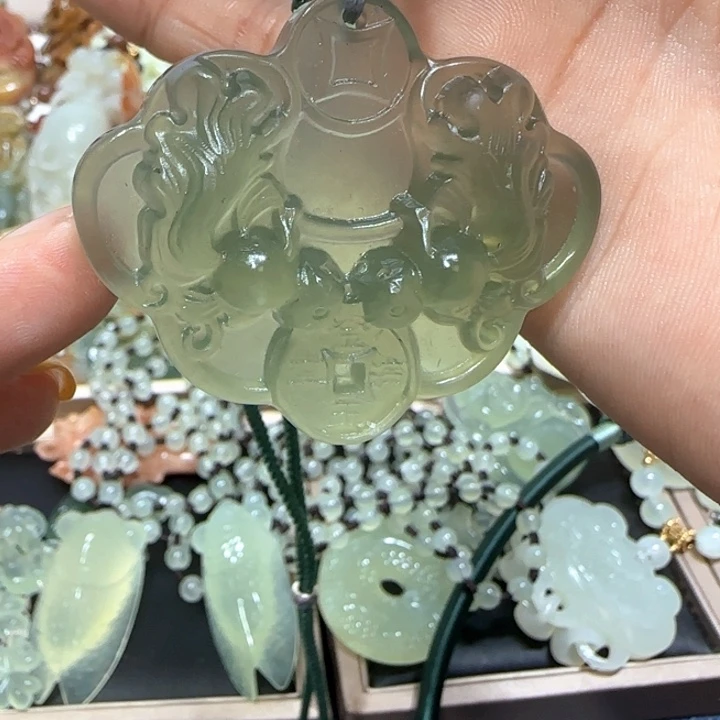 蛇纹石玉未镶嵌吊坠