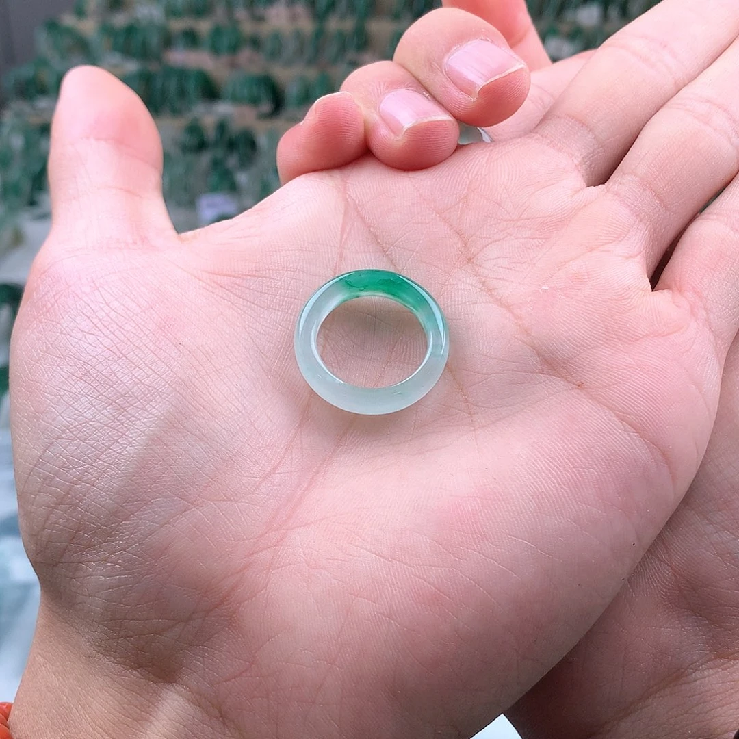 未镶嵌手镯石英质玉（非洲翠）15.5圈