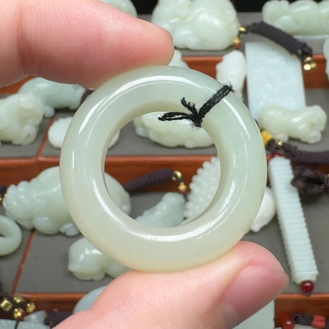 玉***歌和田玉未镶嵌挂件