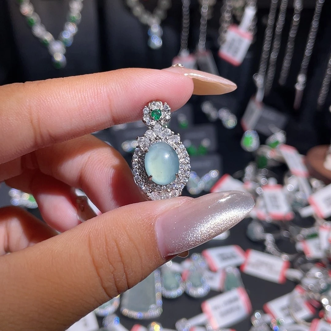 吊坠(不含链)未镶嵌翡翠