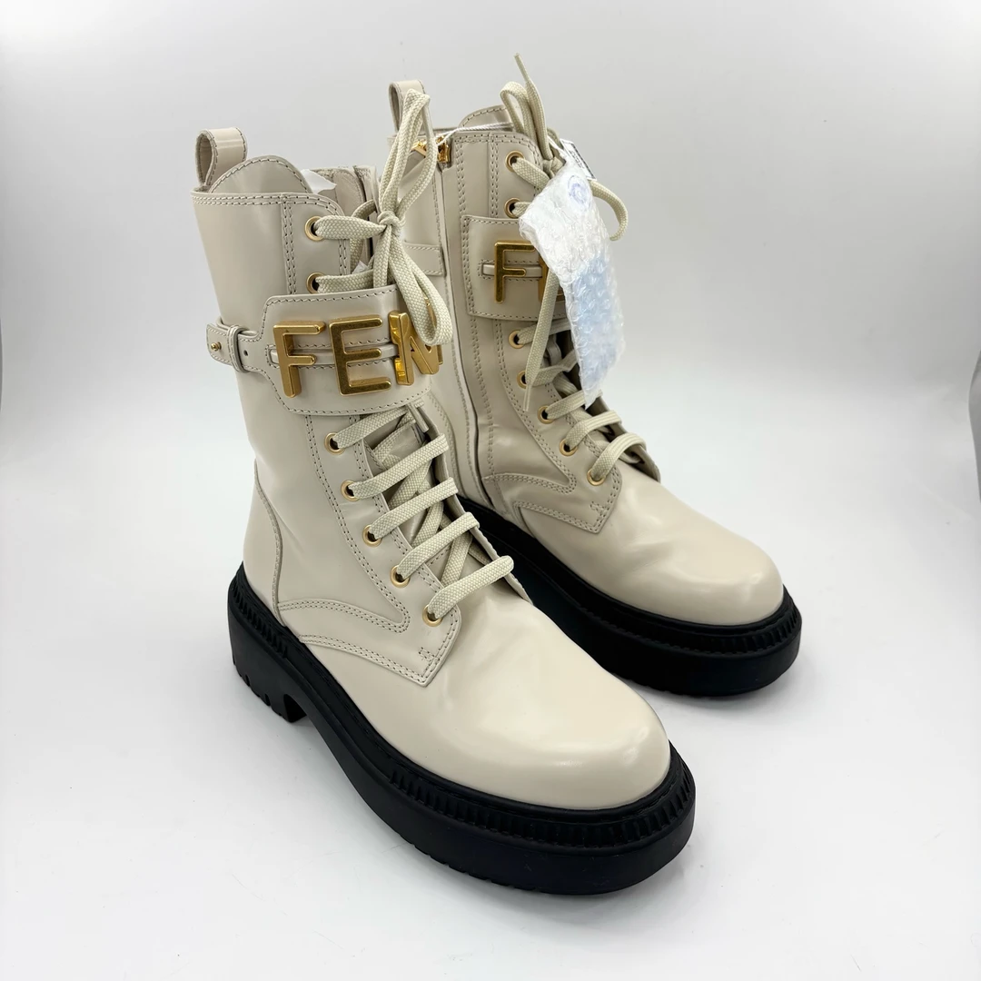 99新 FENDI/芬迪 37码/米色金标短靴/p0402