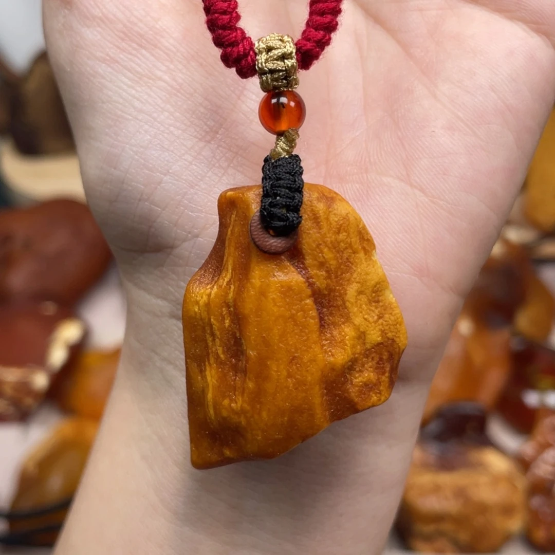 未镶嵌琥珀珠宝奇石