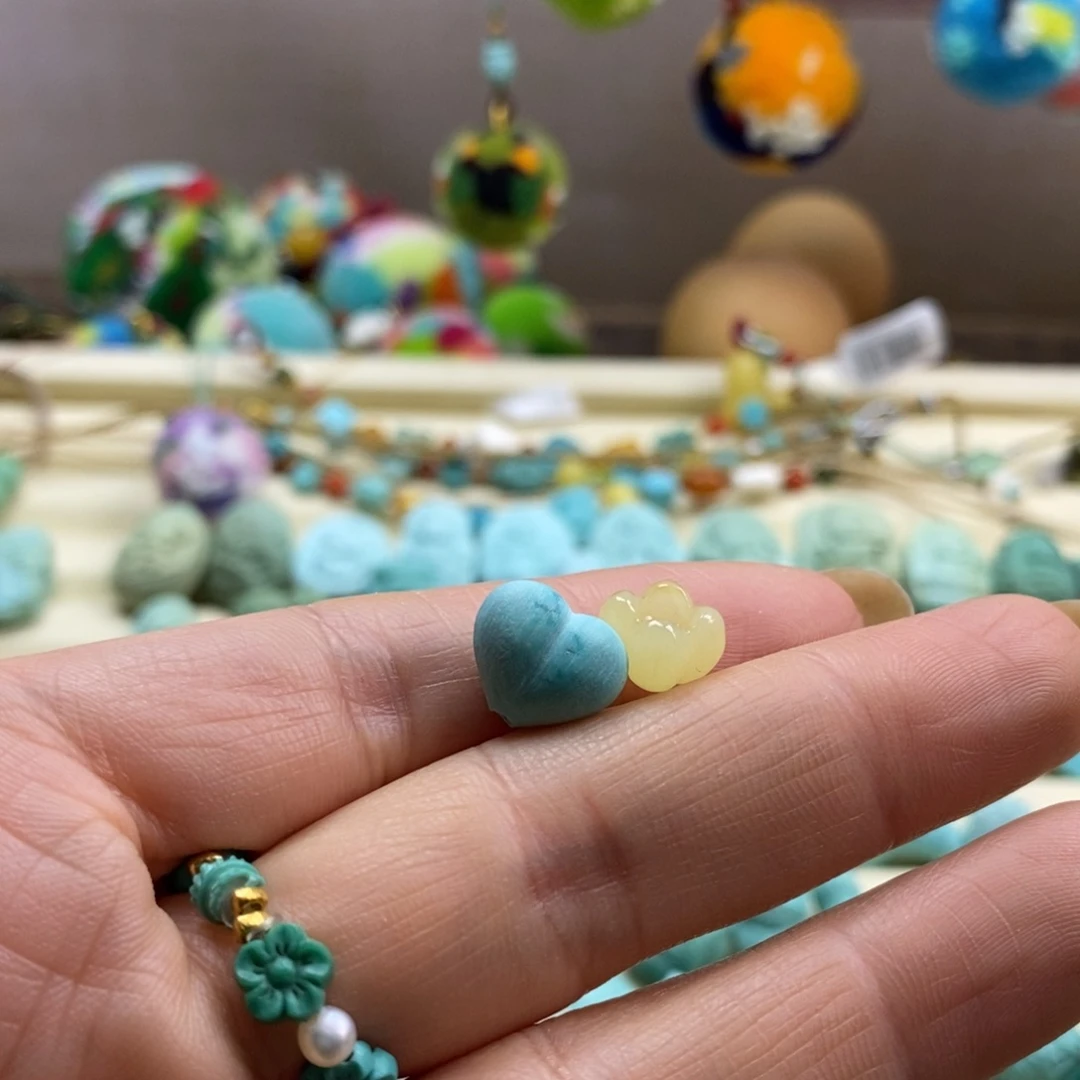 *****裸石琥珀未镶嵌蜜蜡花