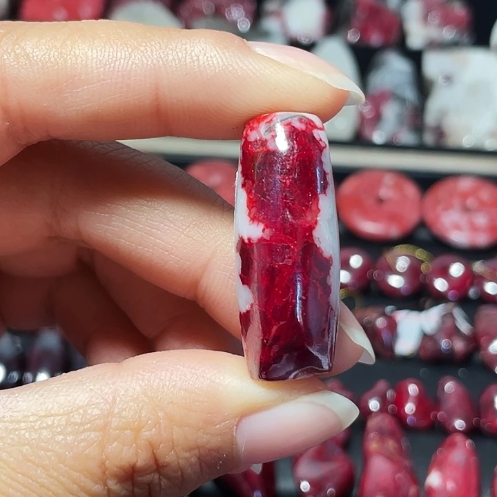 天然辰砂原石桶珠吊坠