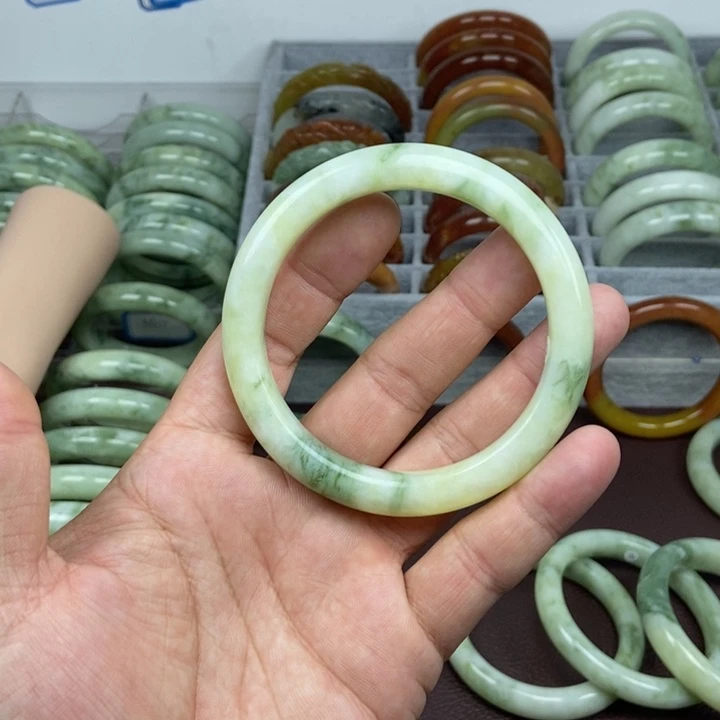 蛇纹石玉手镯未镶嵌雾*