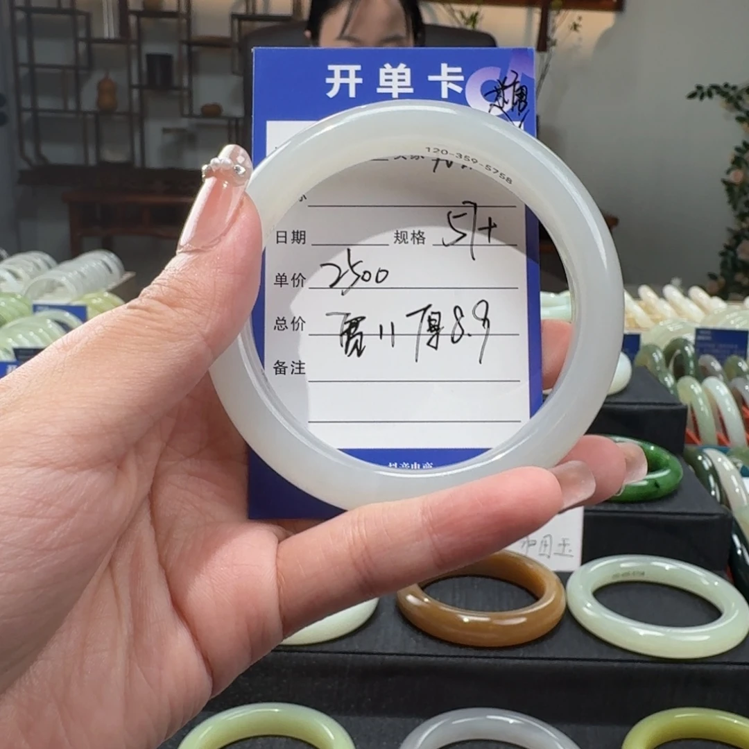 兜****未镶嵌手镯和田玉